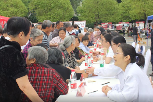 德州市中医院：健康义诊“赶大集”，服务群众“零距离”-第1张图片-中国中医健康网